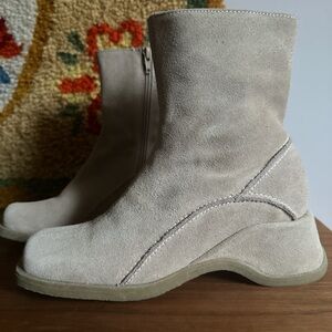 Vintage Y2K Beige Suede Ankle Boots Size 39/8.5-9